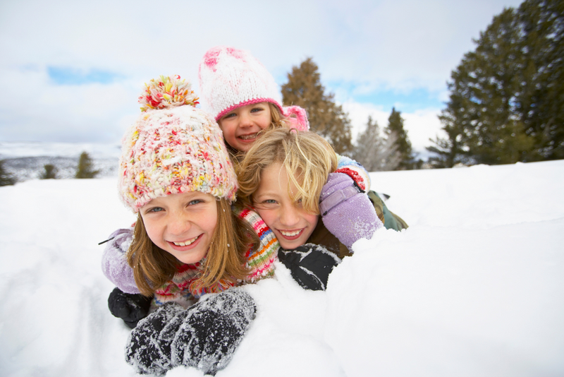 Топ 7 играчки за снежни дни на открито